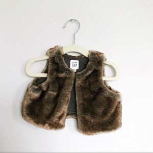 Faux fur vest 0-6 months